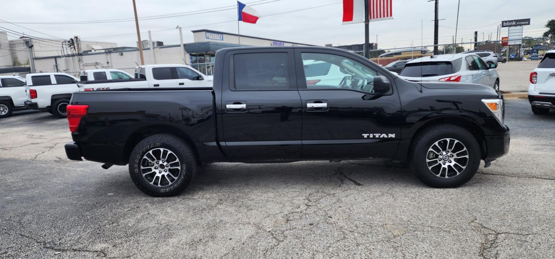 2021 Black Nissan Titan S Crew Cab 2WD (1N6AA1EEXMN) with an 5.6L V8 DOHC 32V engine, 9A transmission, located at 1842 Wirt Road, Houston, TX, 77055, (713) 973-3903, 29.805330, -95.484787 - Photo#8